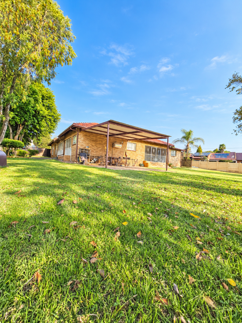 4 Bedroom Property for Sale in Wilkoppies North West